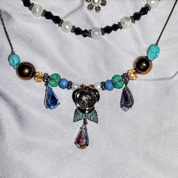 Betsy Johnson Necklace - Picture 3 of 6